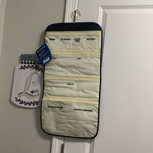 Cosmetic organizer
